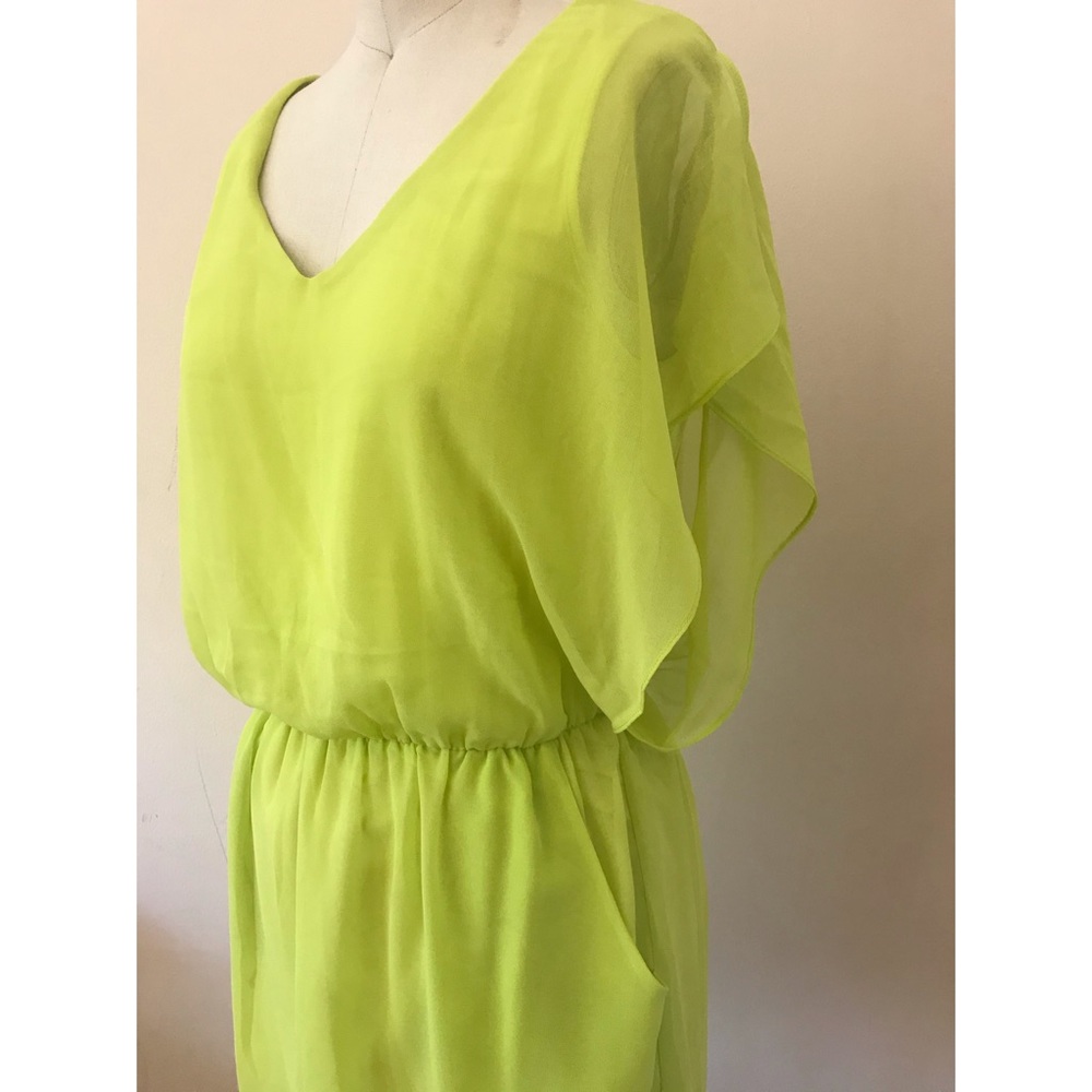 Lime dress with pockets - Picture 2 of 3